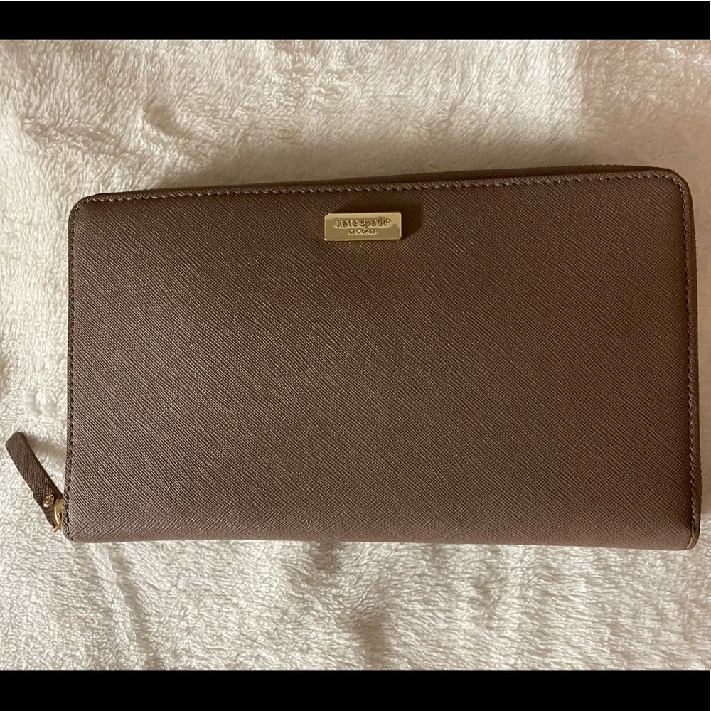 Kate Spade Laurel Way Kaden Travel Wallet in Dusk City Scape NWT
